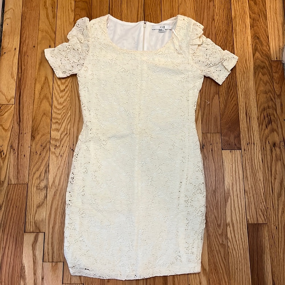 White lace Forever 21 dress ALL OFFERS WELCOME!